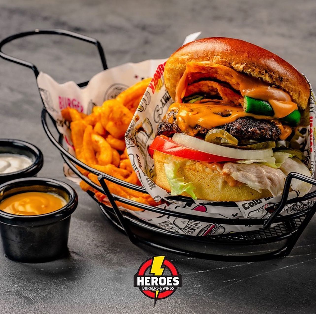 Heroes burgers & wings - صورة 1