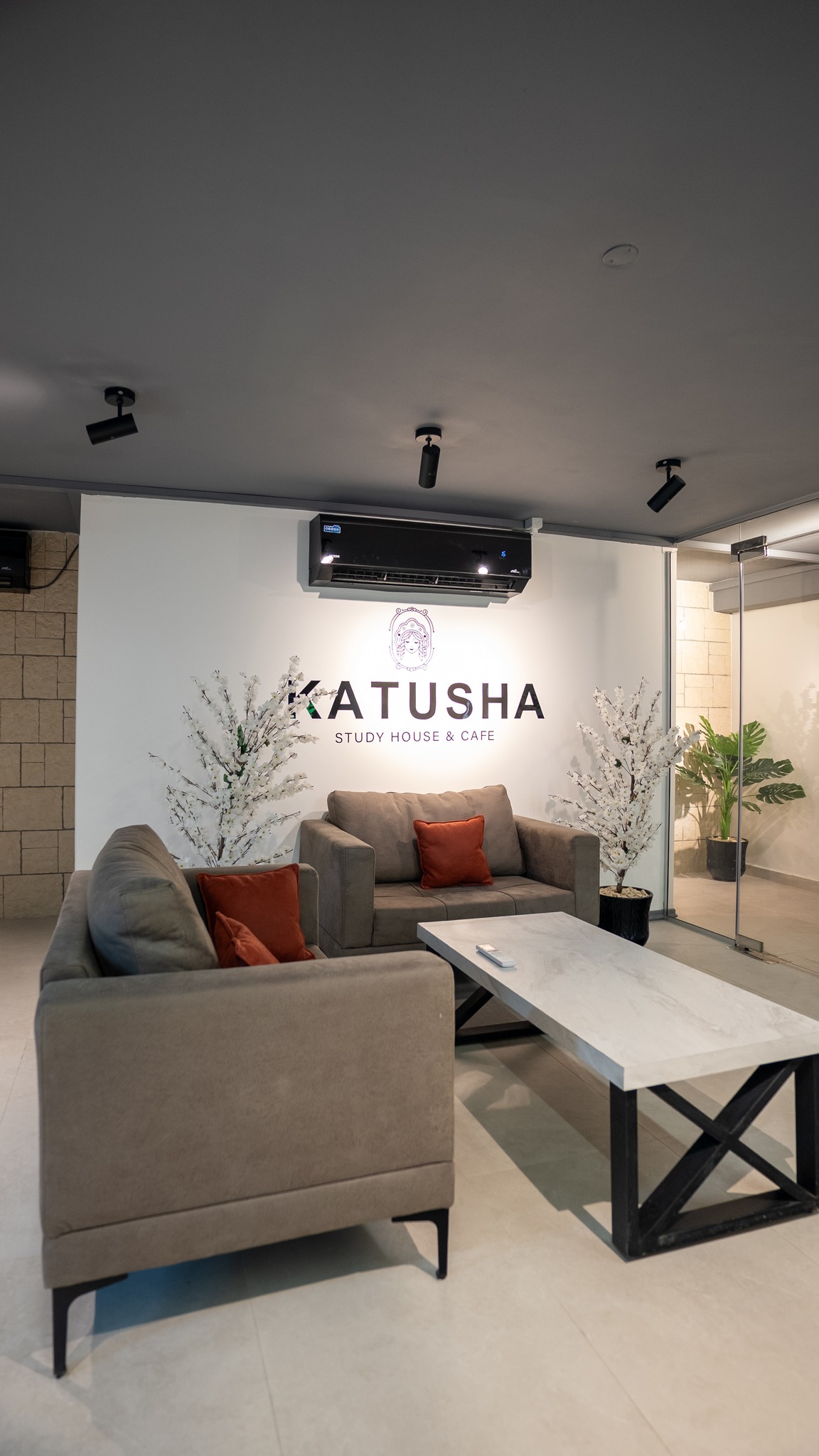 Katusha Study House & Cafe - صورة 1